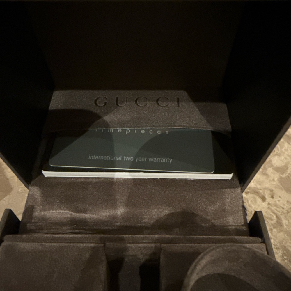 🩶EUC🩶 Gucci space grey and Silver Watch - Picture 8 of 8